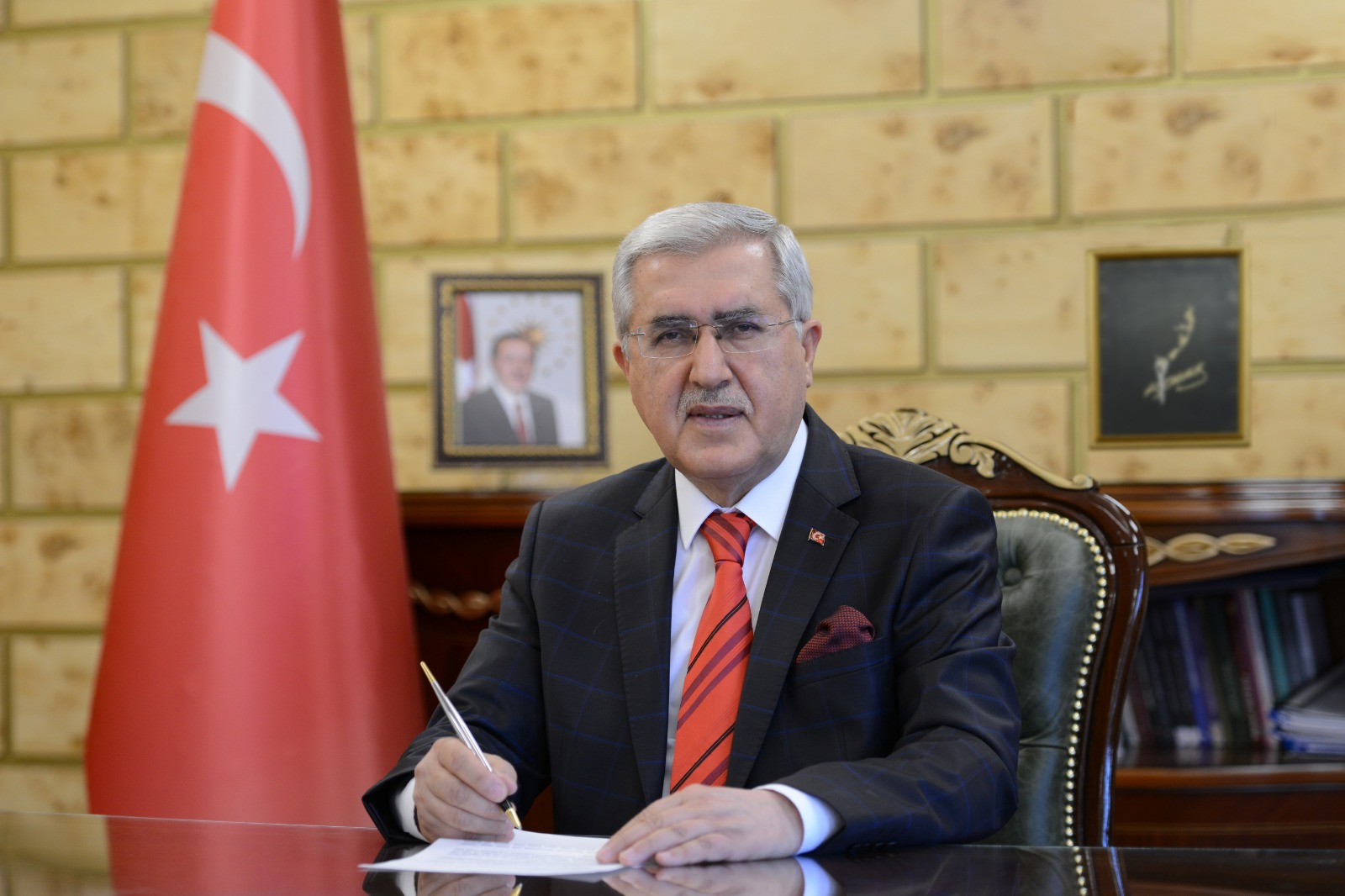 Rektör Can, TRT Çukurova Radyosu Yayınına Katılarak, Şehrimizi, Üniversitemizi ve Radyo KSÜ’yü Tanıttı