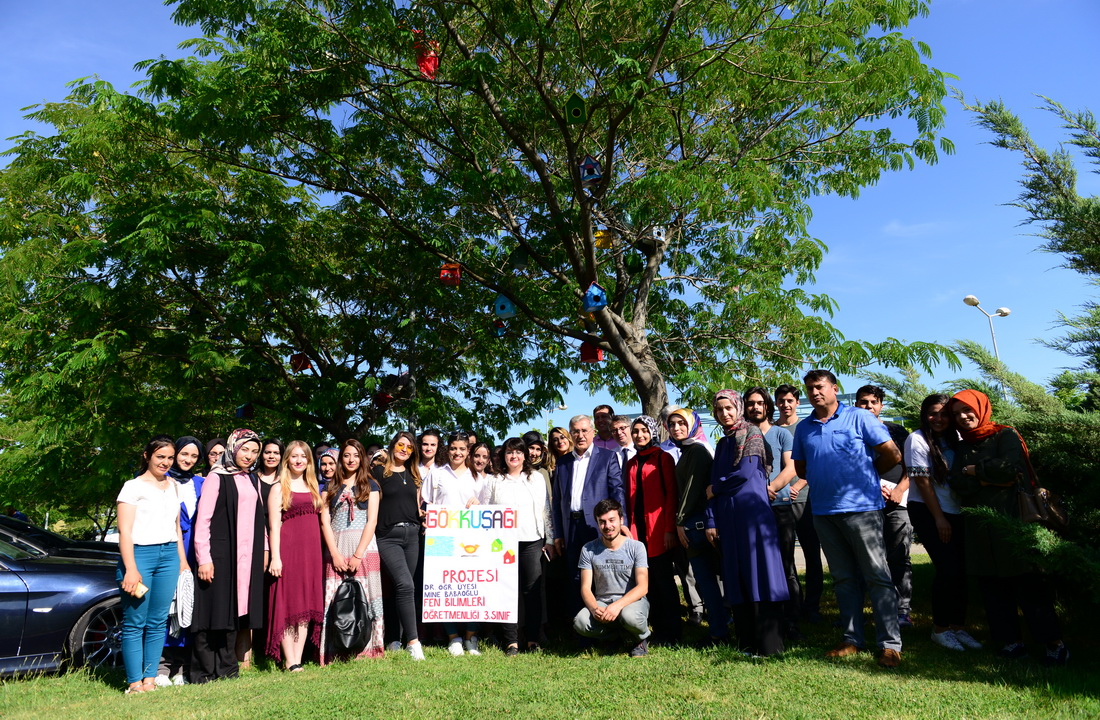 Gök-kuş-ağı Projesi ile Eğitim Fakültesi Çevresi Kuş Evleriyle Donatıldı