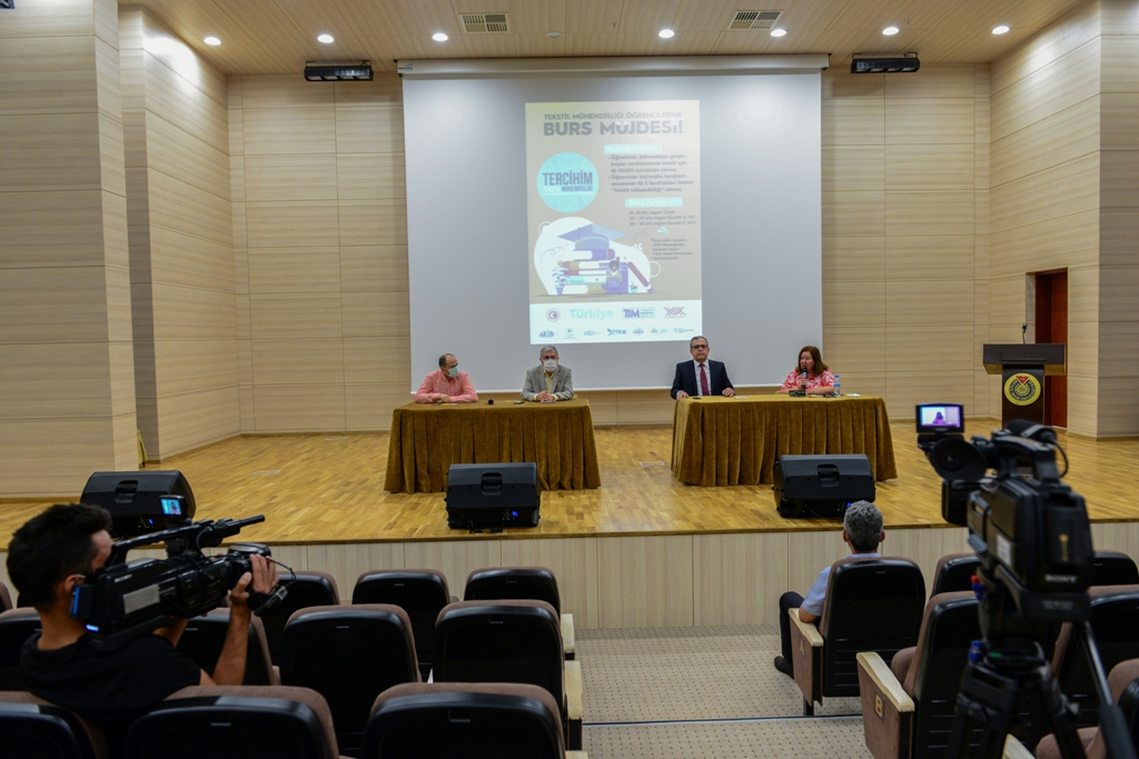 KSÜ Tekstil Mühendisliği Bölümü Burs Tanıtım Toplantısı Rektör Can ve ATHİB Başkan Yardımcısı Ökkeş Balsuyu'nun Katılımlarıyla Gerçekleştirildi
