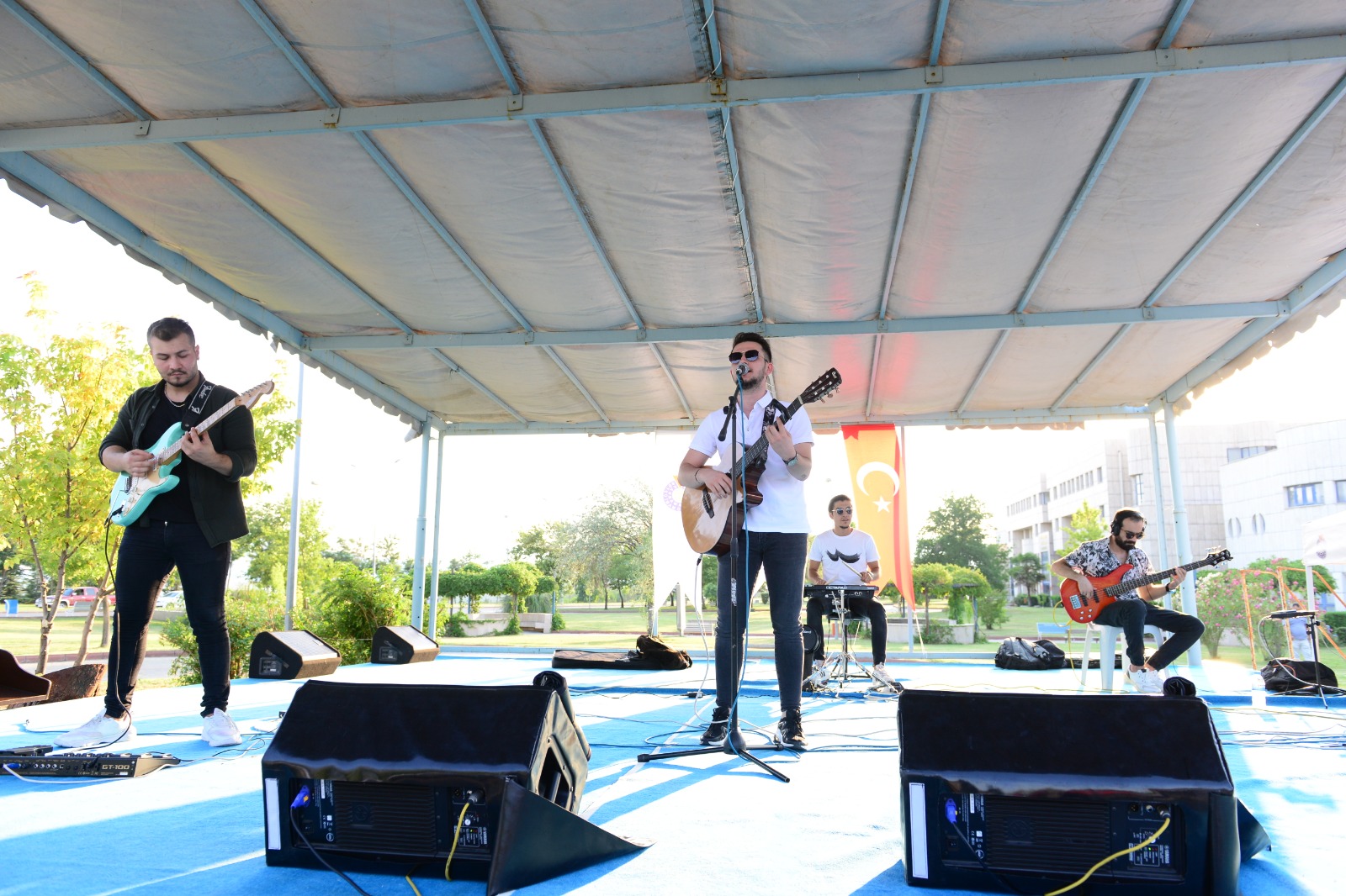 Üniversitemiz 2020-2021 Akademik Yılı Mezunlarını Coşku ile Uğurladı