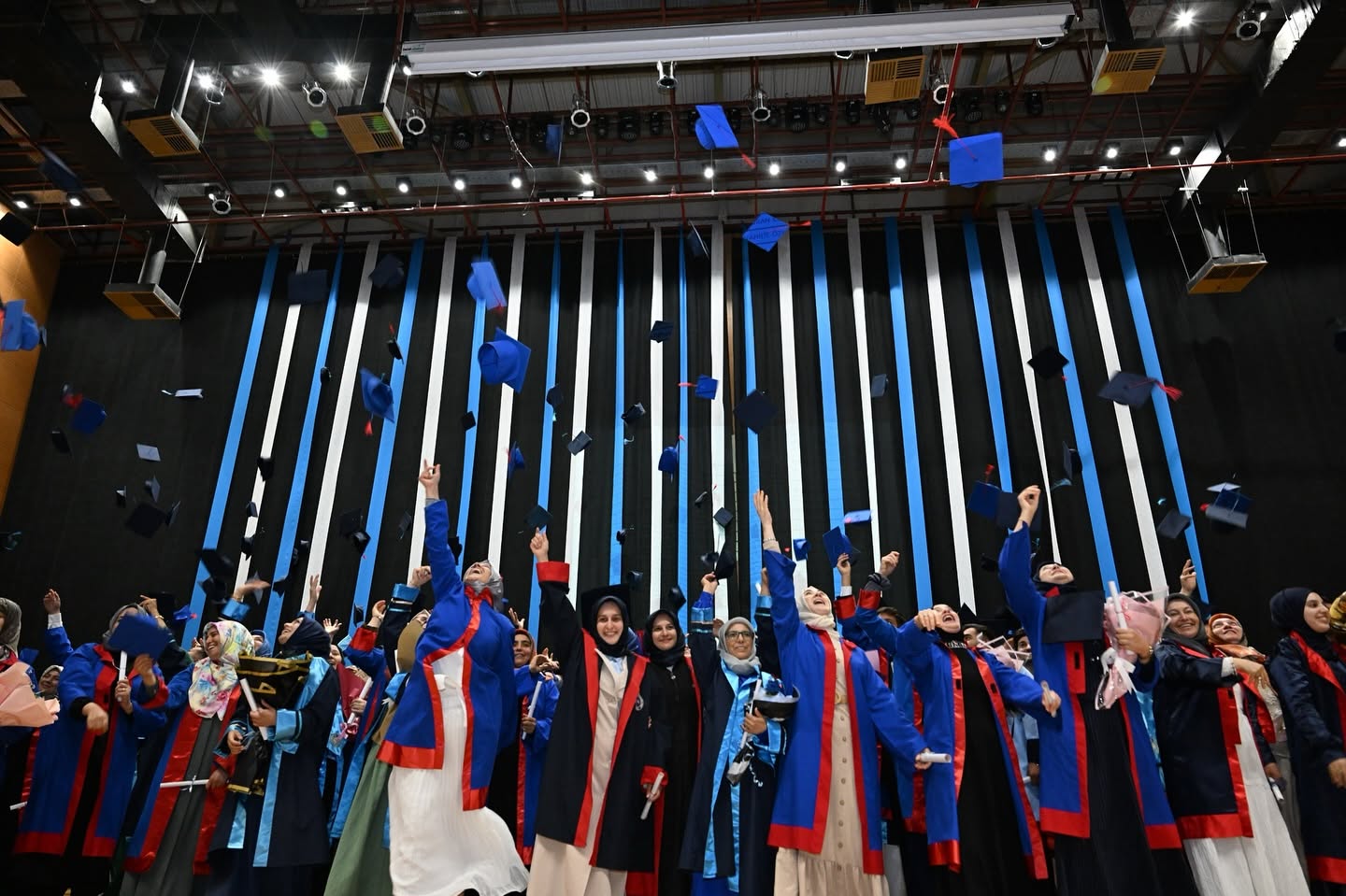 İlahiyat Fakültesinde Mezuniyet Töreni Düzenlendi