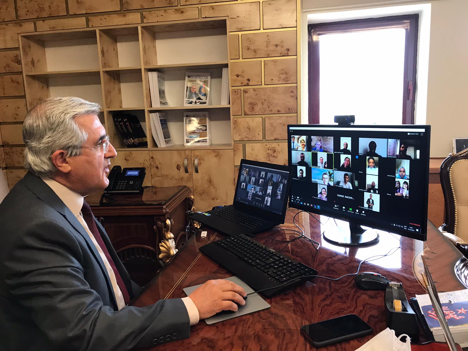 Rektör Prof. Dr. Niyazi Can, Sosyal Medya Üzerinden Gerçekleştirilen Canlı Yayında Öğrencilerle Buluştu