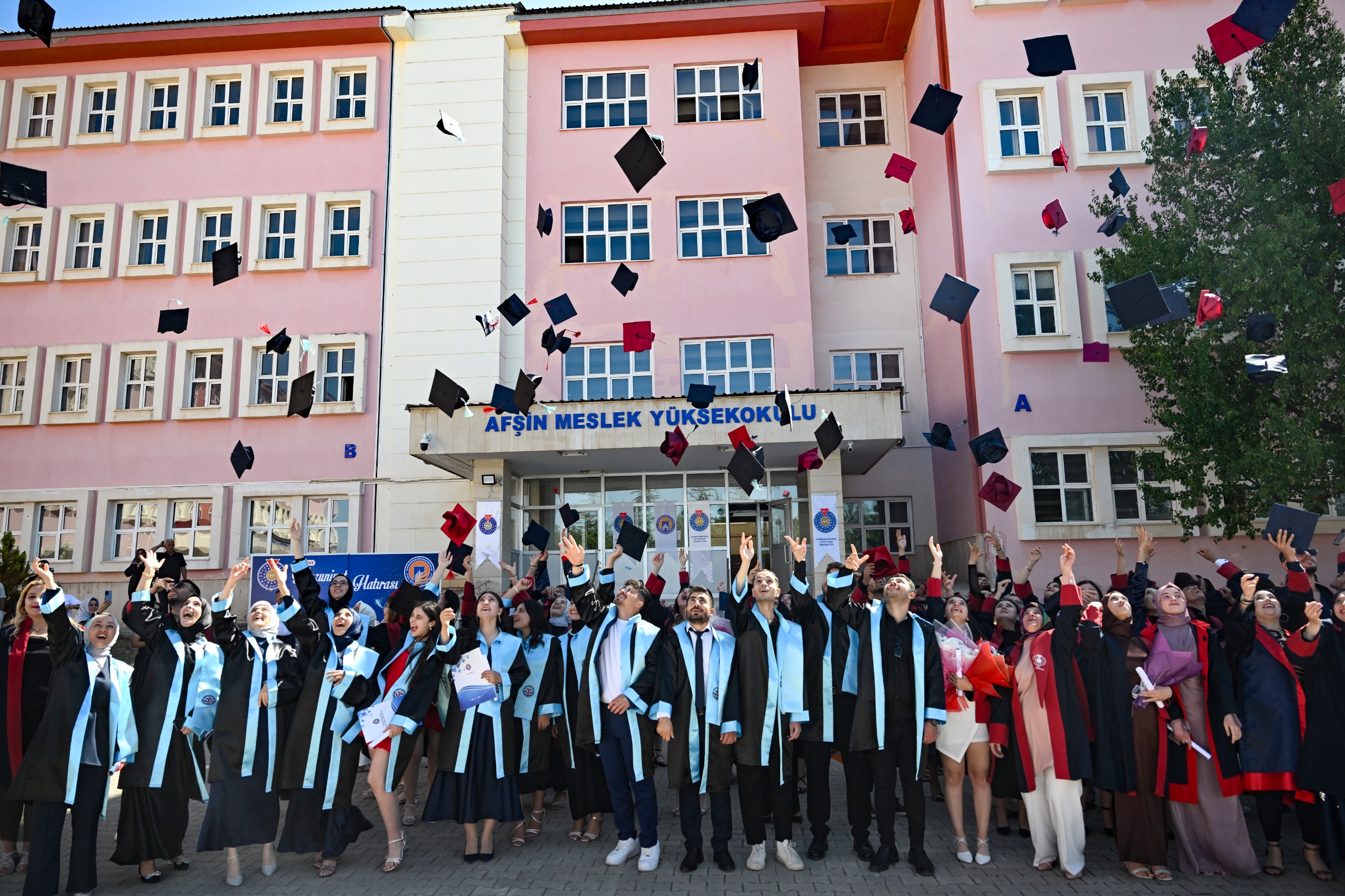 KSÜ Afşin Meslek Yüksekokulu ve Sağlık Yüksekokulunda Mezuniyet Coşkusu